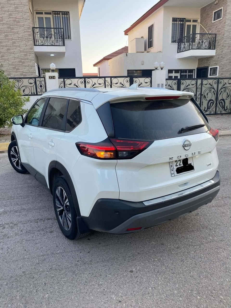 Nissan Rogue sv plus 2023
1.5 VC-Turbo 3 cylinder 

نيسان روگ 
السيارة sv plus
بانوراما
داخل جلد ملكي لونين
كوشنات هيتر
٣ انظمة قيادة
گير شفتات ستيرن
السيارة كلش نظيفة بحالة الشركة 
حادثها خفيف جدا فقط بونيت صبغ.
شرط دعاميات ولايتات بلاد.
السعر180ورقة ومجال 
***********.
