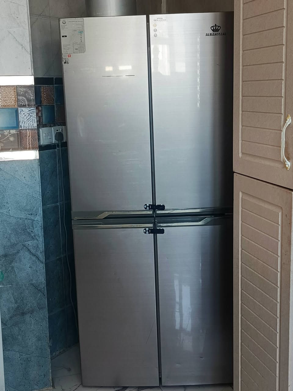 سبلت طنين جنرال 250 الف
سبلت طن ونص جنرال 200 الف 
ثلاجة كنتورية 4 ابواب شركة الرحماني 300 الف
الثلاجة اخذتها بمليون و400 قبل 3 سنوات 
شغالات كلهن تجي تشوفهن مشتغلات
كلهن 750 الف
للتواصل
***********
تكريت القادسية
