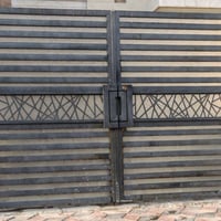 باب حديد • ارتفاع ٢م • عرض ٢٫٨٣م