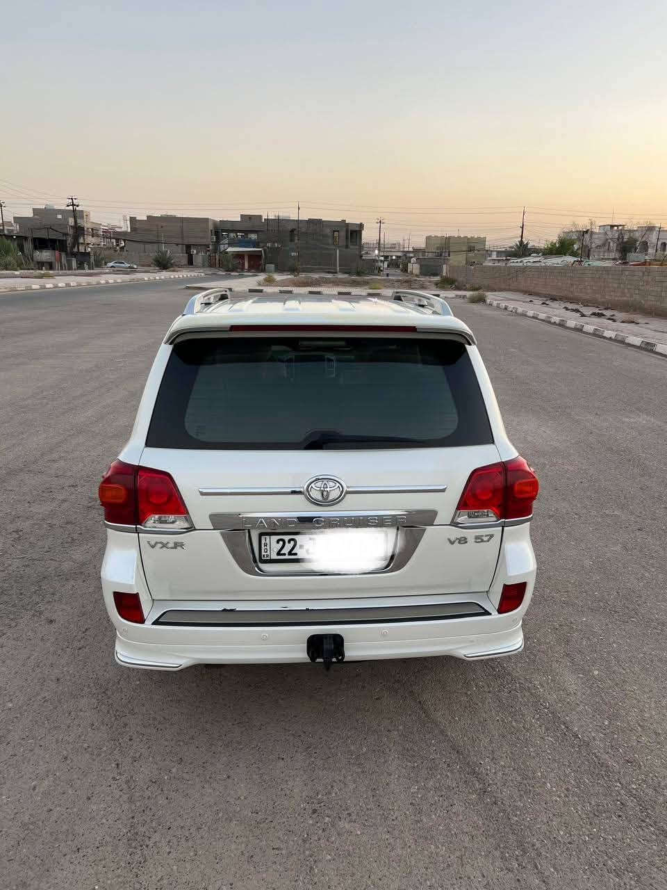 لاندكروز فكساره • ٥٧٠٠ V8 • ٢٠١٣