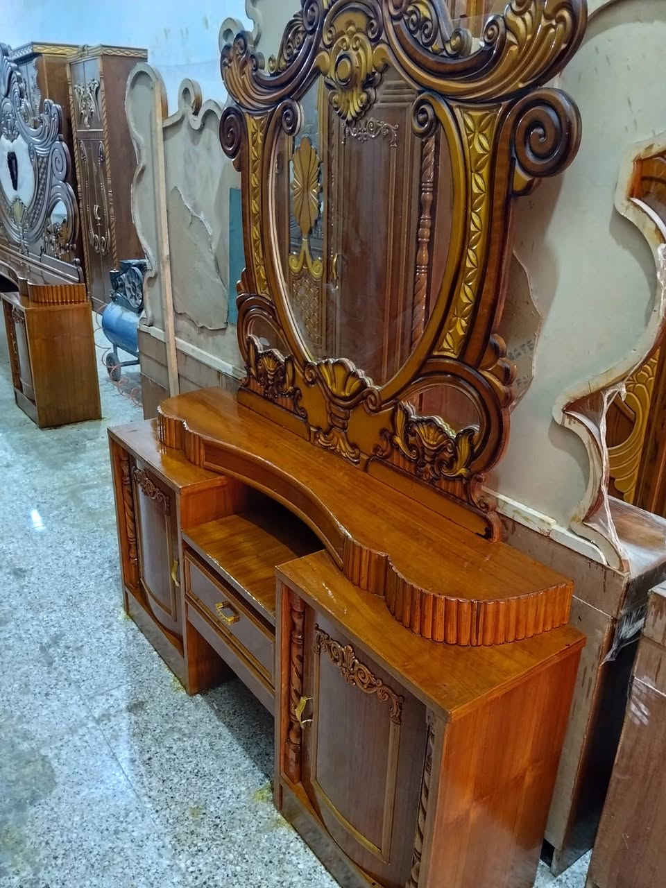 غرفة للبيع 6باب ملحق صاج داخل خارج حطاطه توصاه ثكيله دنك زان نظيفه السعر 850 الف وبيه مجال العنوان كاطون الرازي شارع ابو رباح قرب جامع أسماء الله الحسنى مزاد ابو كرار الغريباوي ***********
