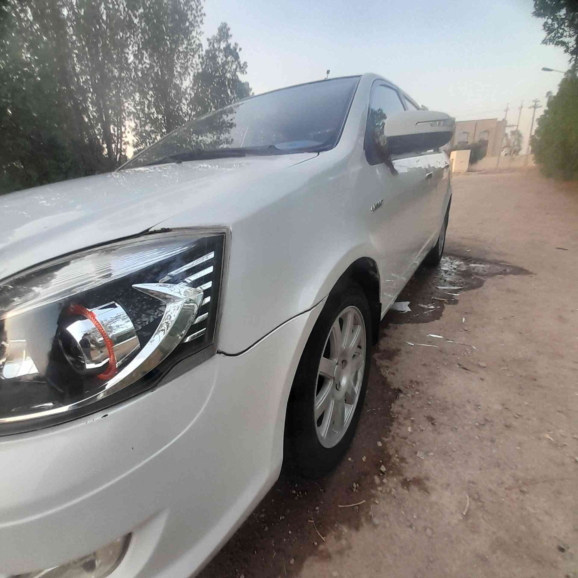 سلام عليكم للبيع جيلي موبل موديل ١٢ رقم بغداد تحويل ثاني يوم تبريد ثلج كير عادي كير محرك مكفولات سياره جاهزا سعر ٥٢ وبيهه مجال مكاني واسط ***********
