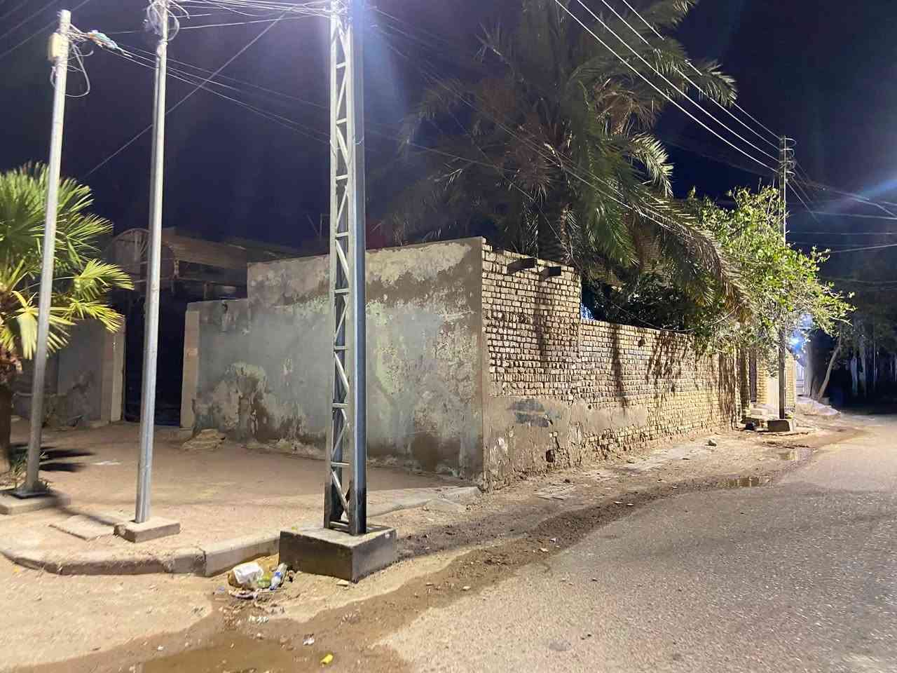 بيت للايجار ركن مساحة ٣٠٠ م٢ بحي الشهداء شارع مكتب الغاز كبال المدارس يحتوي على غرفتين وصالة وطرمة جبيرة وحديقة للاستفسار خاص او على الرقم 
***********
