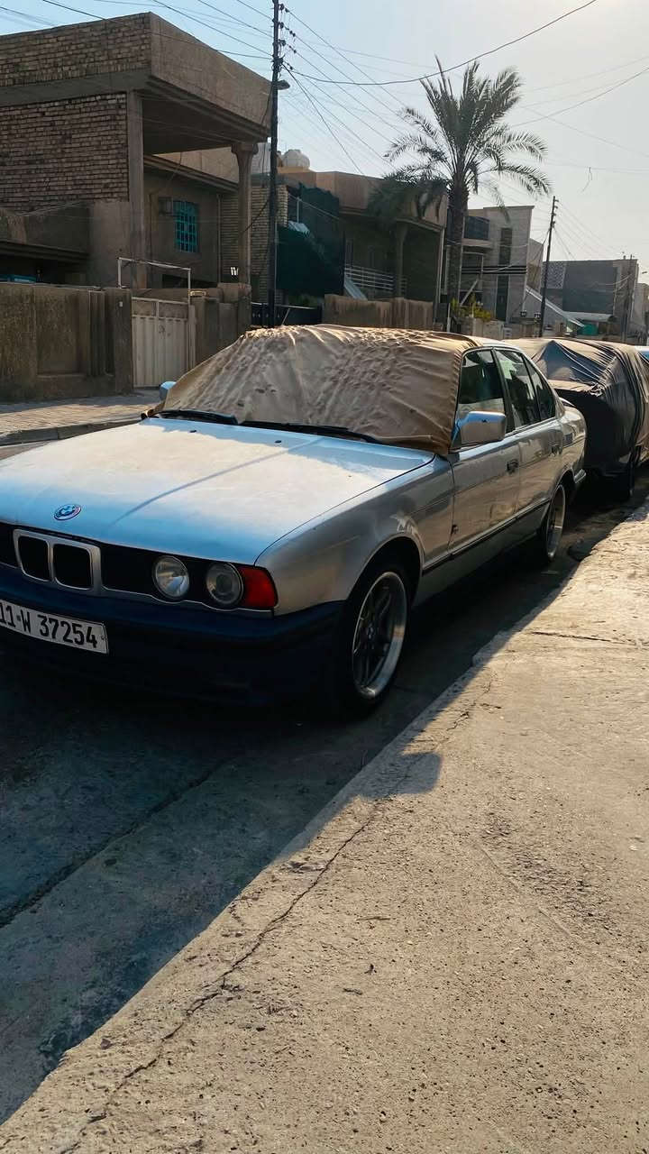 السلام عليكم bmw للبيع
محرك 25 مفتوح  كير اوتو شلعتها تخبل مكينه جديد لا تنقيص ولا تبخير تفصل بيها قطرة دخانه مابيها 
السياره عضمتها كلش حلوه دعاميات M  دوس M شديتهن جدد بعدني ماصابغهن القديمات موجودات نفس اللون ويل M وداخلها حلو ونضيف دوشمه جديده  السياره نقصها بس صبغ دعاميات   وباب السايق تبريد ثلج 
رقم بغداد  دولي سنويه جديده
وهزه  بعدها ماخلصانه و كلشي كامل شرط التحويل
مكاني بغداد الدوره ***********
