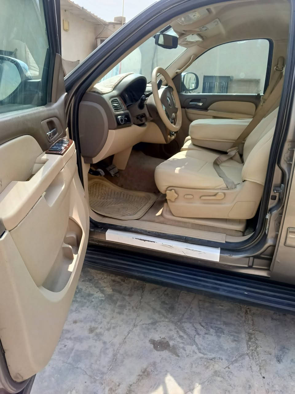 يوكن ابتر ٢٠١٣ بصره بيه قطعتين صبغ وبارد خفيف والباقي كفاله السعر ١٧٠ المكان البصره الزبير الشراي يتصل  انا مكلف بالنشر ***********

