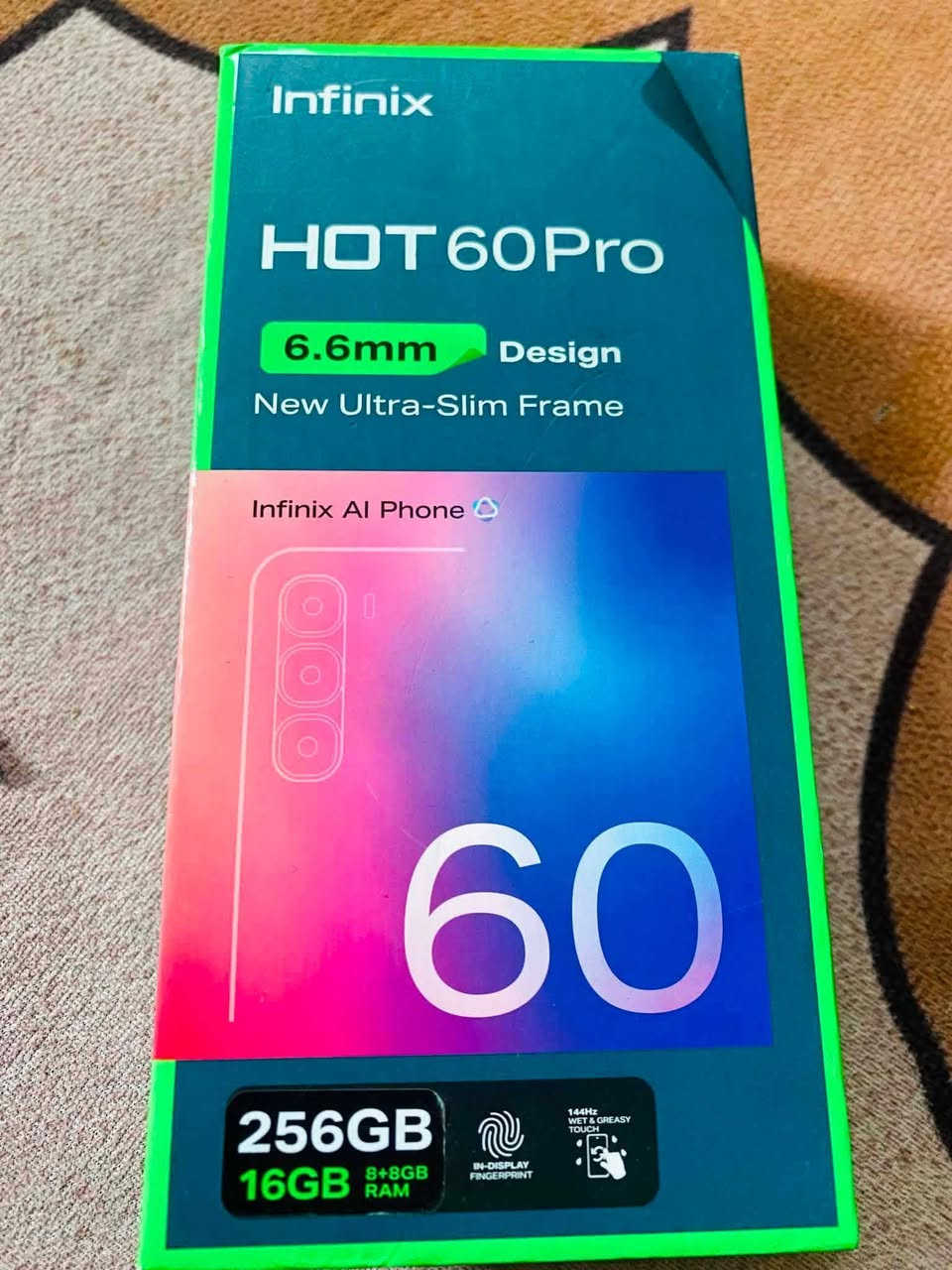 انفنكس هوت 60 برو 

سعر 350 الف وبي مجال بسيط

مواصفات:-

التصميم:
يتميز بتصميم نحيف للغاية بسمك 6.6 ملم وإطار جديد فائق النحافة. 

المعالج:
يعمل بمعالج MediaTek Helio G200. 

الشاشة:
يأتي بشاشة AMOLED مقاس 6.78 بوصة بدقة 1080 بكسل ومعدل تحديث 144 هرتز. 

الذاكرة والتخزين:
يتوفر بخيارات ذاكرة وصول عشوائي (RAM) بسعة 8 جيجابايت (قابله للزياده) وذاكرة تخزين داخلية بسعة 256 جيجابايت. 

الكاميرا والبطارية:
يضم كاميرا أساسية بدقة 50 ميجابكسل وبطارية بسعة 5160 مللي أمبير تدعم الشحن السريع بقوة 45 واط.
