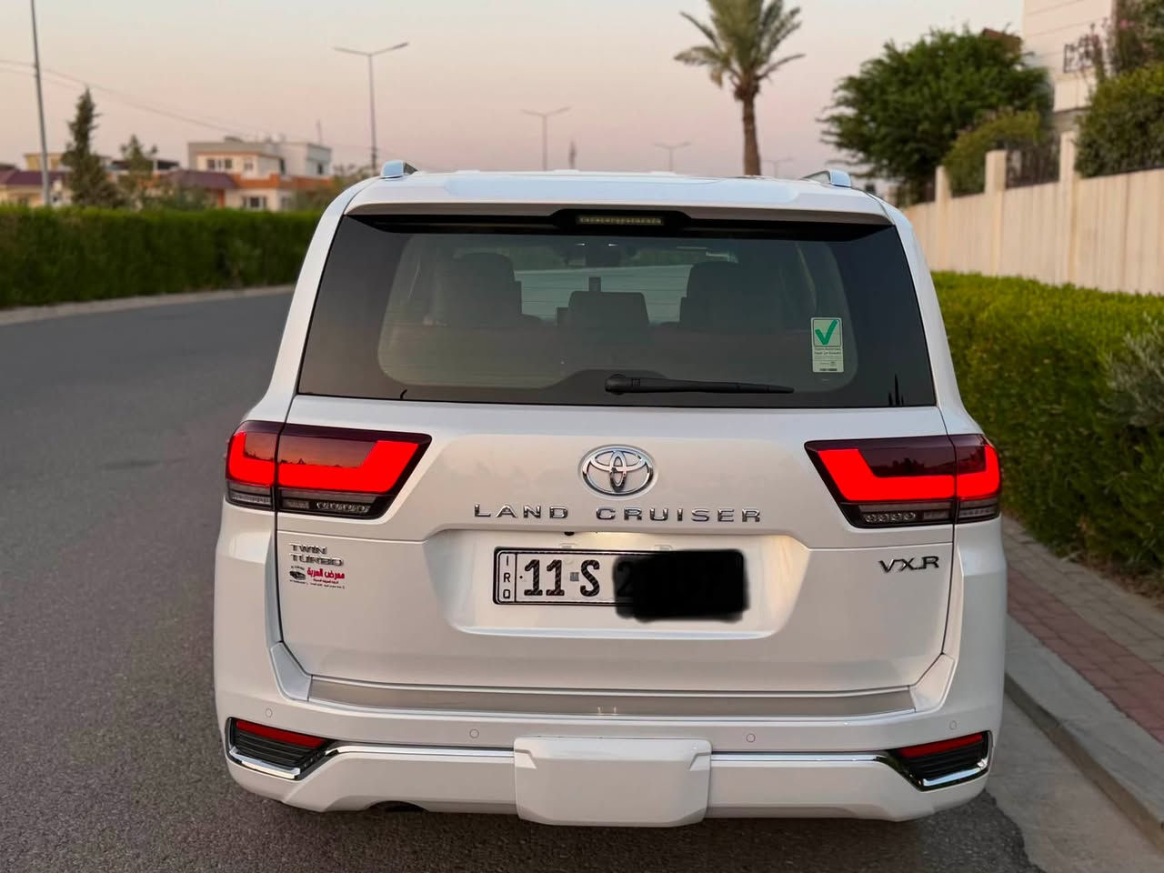 لاندكروزر  VXR موديل 2023  توين تيربو .🌹مواصفات . ابواب شفط كشن سايق خزن ذاكرة سلايد استيرن كهربائي تبريد تدفئة بالكشنات  4 كامرات رادار لايت عدسه متحركه كشنات كهربائي الاماميه ولخلفيه سماعات JBL بعد هواي بيها مواصفات ل VXR تجي فول مواصفات . سياره كفاله بشرط الفحص اي استفسار  ***********
