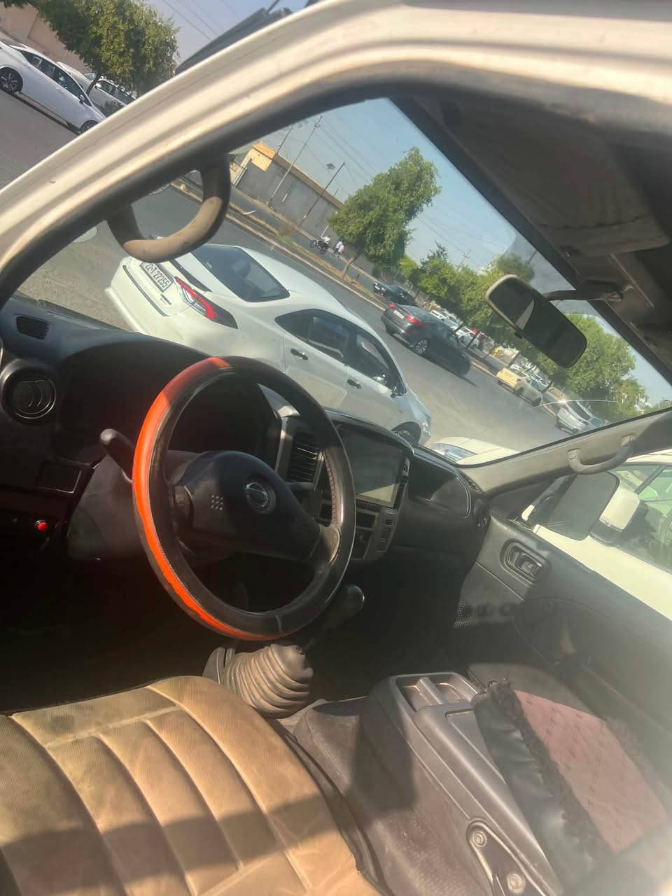 Nissan urvan 2011 
فروشتني خيرررا
سيارةكه دو بارچةي بوياغه سندوق دةرگاي بي ژووري 
مةكينه هوندا 
گير مةكينه به شةرت به ناو كردن غرامه به شةرت 
سةيارةي محرز نيه به ناو خومه 
سحري ٧٩ مجاليكي زؤر كةم موشتري ني بيزارم مةكه 
*********** أربيل, العراق
