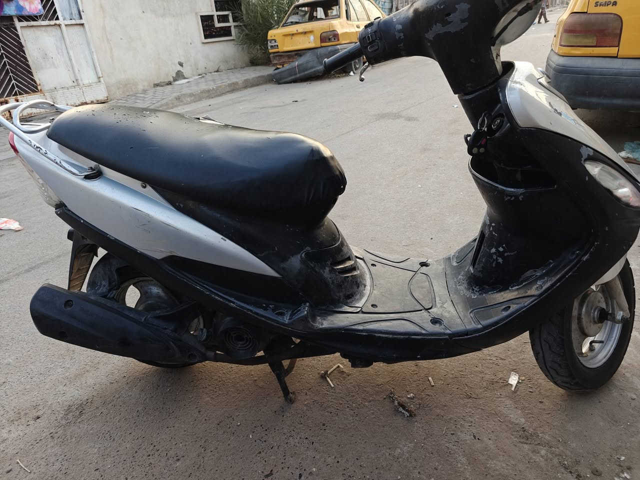 السلام عليكم..ماكس منغولي دراجة بلادية سلف بلادي شغالة هندر سلف كهربائياتها شغاله لايت هورن اشاير قفل جنطة ستيرن محرك مكفول بس الصالنصة مزروفه.. المكان بغداد العبيدي السعر ..350 ..رقمي *********** اتصال فقط
