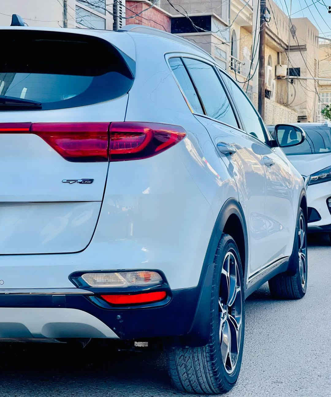 كيا سبورتج خليجي جيتي لاين موديل ٢٠٢٠ الشركة الدولية
فول مواصفات ١/١ معروفة 
محرك ٢٠٠٠ دوش 
رقم بغداد الدولي الجديد تحويل ثاني يوم 
مكفولة من الصبغ والتبديل بارد بسيط وماشر بصور 
بانوراما.
شفتات ستيرن 
بصمة دخول وتشغيل.
سايد بريك بصمة.
مانع منحدرات.
شاشة كببرة 
اريل نفكيشن.
شاحن واير ليس .
اوتو هولد.
جنطة كهرباء.
كشنات جلد  و كهرباء.
.داخل لونين حمصي واسود.
حساس امامي وخلفي.
خمسه ويل كب .
قطعتين تبريد بيانو.
كامرة خلفيه.
تحكم ستيرن.
شاشه قرائه الاعطال
 .3 انضمة قيادة  
سيارة جاهزة من كل النواحي صدر جديد  تايرات جدد
السعر 198 وبيه مجال بسيط 
بغداد /الكرخ/ السيدية
***********
