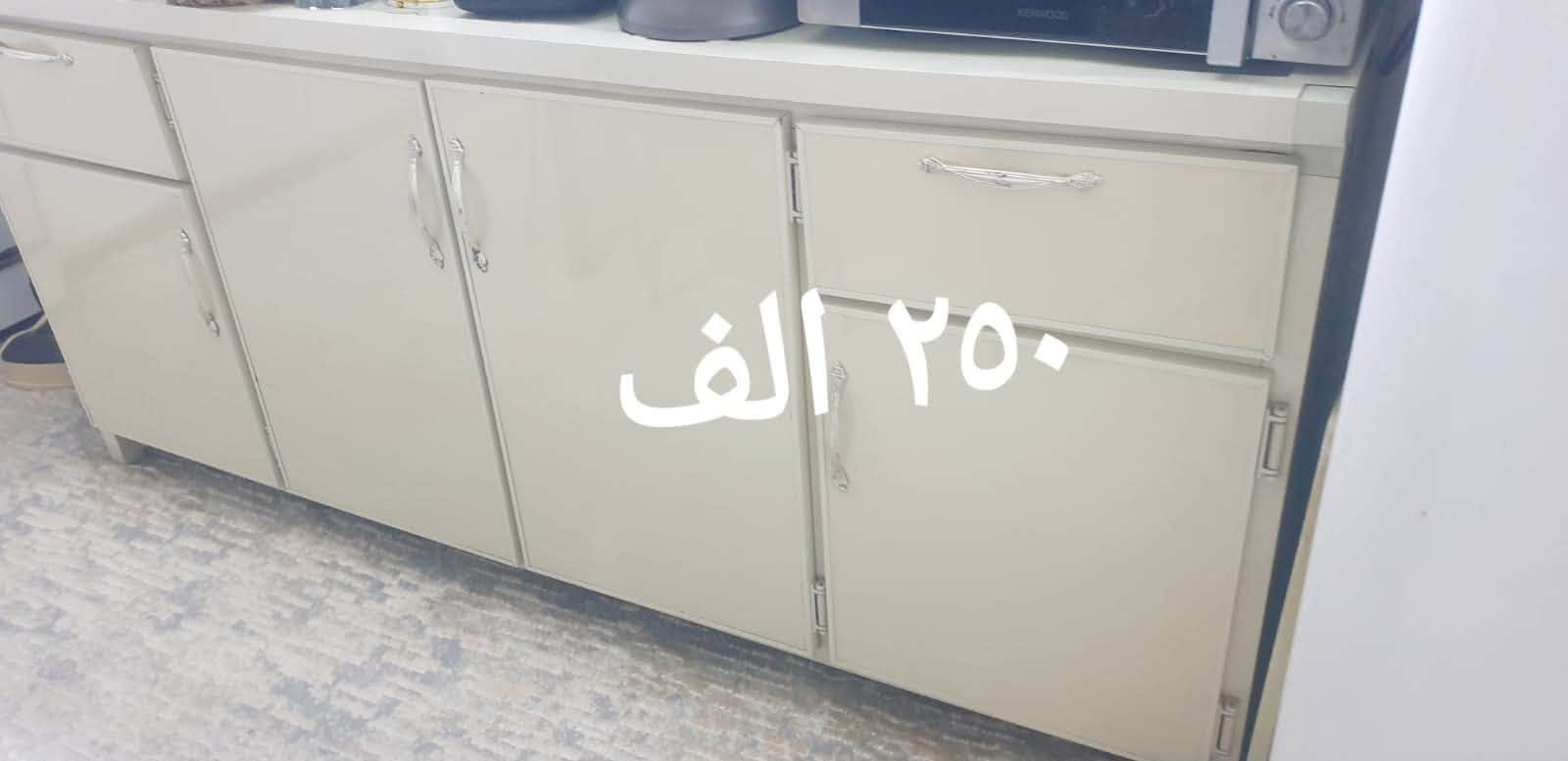 موجود في عينكاوا
يوجداغراض مطبخ 
ومبردة حجم 4ونص 
تواصل على واتساب ***********

نص مكتوب في الصور:
- ١٠٠ الف
- ٤٠ ألف
- 25 الف
- ٦٥ الف
- ٢٥٠ الف
- ٦٠ الف
- ٢٠ ألف
