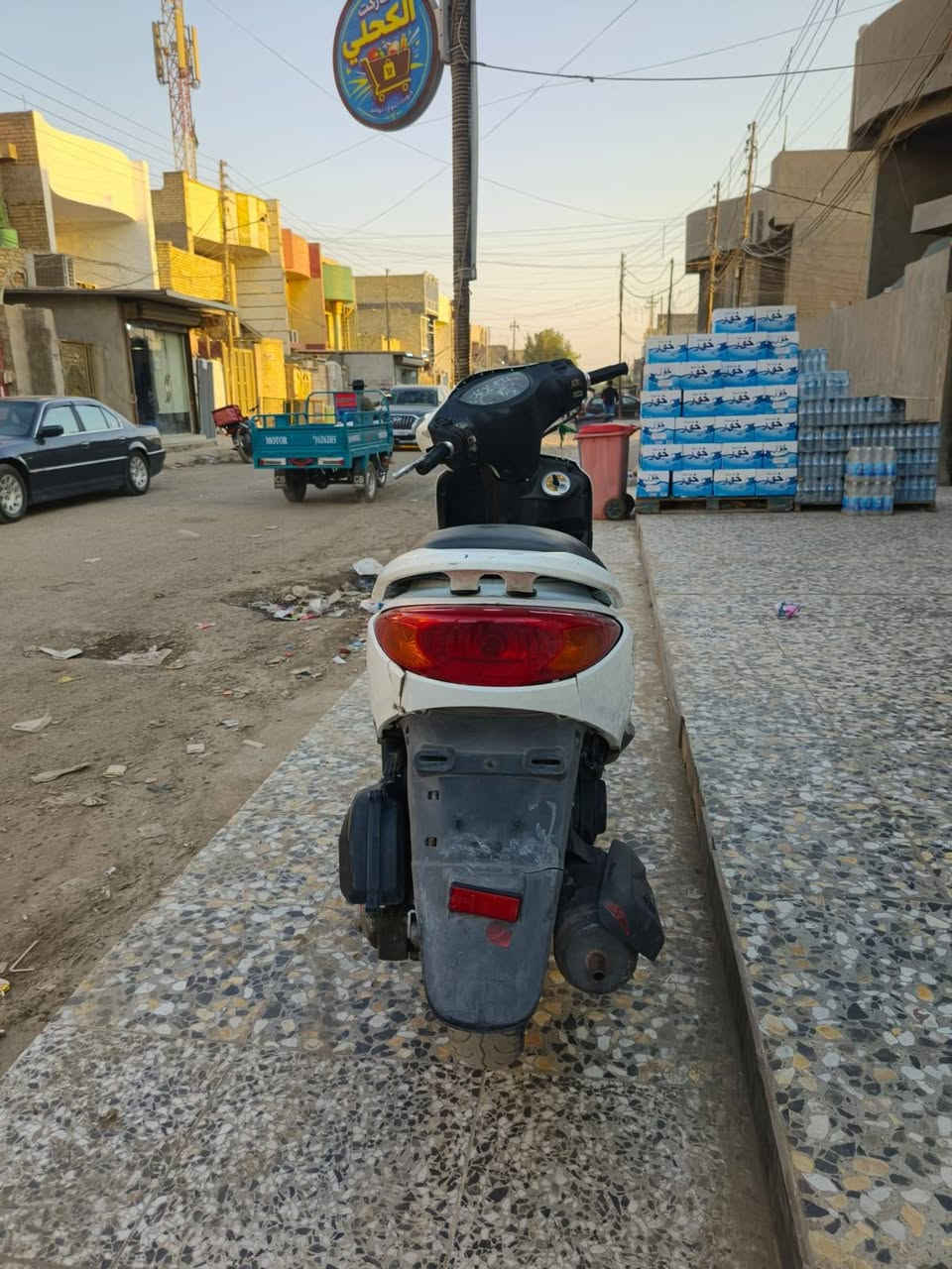 دراجه بريز مثل ما موضحه بصور دراجه نضيفه ما ناقصه شيء سعر  500. عنوان بغداد حي البتول رقم  ***********
