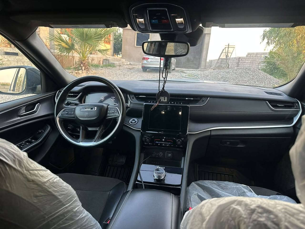 جيب گراند 2023 فول VIP
سبعه راكب ضرر جاملغ وبنيد تبديل بلادي نفس اللون 
بدون دواخل  ماشيه 53 mil 
السياره جديده وضع شركه 
السعر 290 $ بيها مجال قليل 
يرهم مراوس بكامري او كورلا موديل 20 و فوگ مع فرق نقد
مكان السياره الحويجه-الحلوات
*********** 
ملاحظه صور السياره بدون غسل
