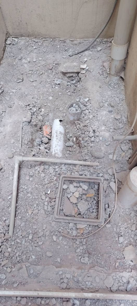 مراحل عمل ترميم بيت في كركوك بتطوير المجاري القديمه الى جديده والتاسيسات الصحيه وتكمله الحمامات ومجاري بيت وتاسيس مي وتاسيس منهولات قديمه والتالفه والاضرار منها هو الرطوبه والانسداد المستمر وتاسيس مجاري وطريقه حديثه للاستفسار ***********
