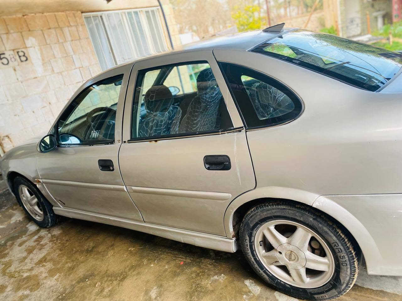 مكلف للبيع فكترا  حديث موديل 2000
بسعر مناسب جدا 

فكترا محرك 1800 كير اوتو 
محرك وكير خير من الله والكشر كدامك 
السياره حلوه وتبريد من الشركه بس يمكن بي نواقص 

سعر 30 وبيك خير ودلل ***********
