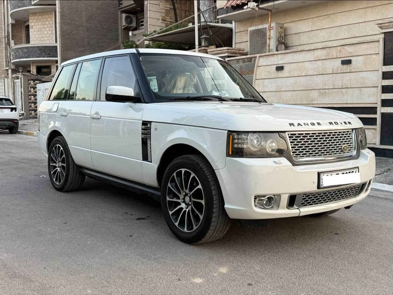 السلام عليكم
رانج روفر فوك 2009 خليجيه وكاله المنصور فوول مواصفات كفاله عامه محرك تنفس طبيعي بدون سوبر السياره جديده الى ابعد الحدود مكفوله مــن الضربه والصبغ والتبديل والبارد  بدون نقص جاهزه كير ومحرك وصدر وتبريد كله كفاله مواصفات اوتوبايكراف اعلى فئه سياره جاهزه كلش رقم دولي بأسمي تحويل ثاني يوم السياره معروضه ( 118$ ) وبيه مجال بسيط مكاني بغداد الدوره للاستفسار ***********
