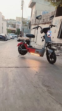 دراجة كهربائية • نظيفة • بلا عيوب