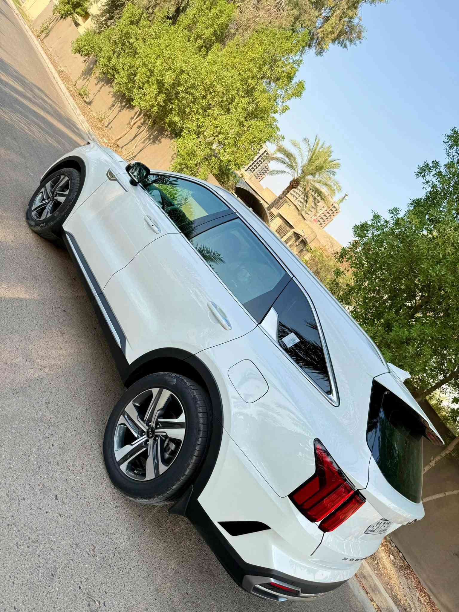 سورنتو  2021 فول للأخير 1/1 اعلى مواصفات مكفولة كفاله عامه  كير مكينه كفاله بيها طخه بسيطه بلدعاميه الخلفيه وبدلتهه وكاله بدون صبغ رقم بغداد بأسمي تحويل ثاني يوم 
ماشية 60 km 
*فور ويل
*6 سلندر
*بانوراما
*لد نهاري امامي
*كير ماوس
*هاند بريك دكمة
*الاضواء الداخلية لدات لمس
*ترحيب عند الاقتراب
*أربع كاميرات 
*حساس امامي خلفي
*قيادة ذاتية
*كشنات جلد
*كشنات كهرباء
*اربع وضعيات قيادة
*مخارج شحن كل الكشنات
*5ويل
*7راكب
*بصمة تشغيل وابواب 
*شاحن لاسلكي
*تشغيل عن بعد 
*نظام الملاحة 
*شاشة كبيرة أصلية 
*4 دسك
*فتح صندوق كهرباء
*لايت زنون 3عدسات LED
*بگ لايت LED
*قبضات ابواب المنيوم
*ماسحة خلفية
*شاشة Apple car play
*كاميرا خلفية دوارة وي الستيرن
*ميموري
*مثبت سرعة 
*نظام نزول المنحدرات 
*ويل كب حجم 19
*لد داخلي بلادي الوان متغيرة
*تبريد لمس
*بصمتين وياها
*اوتو هولد وباقي المواصفات معروفه 
‎ السعر 238
للاستفسار التواصل واتساب وخط متوفر ممتواجد عل فيس
جميع التفاصيل مذكورة رجاءً فقط الجاد بالشراء يتصل 
***********
مكان السيارة بغداد الغزالية
