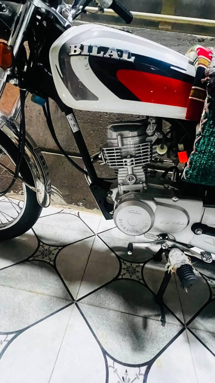 سلام عليكم درجة اربعه كير 🏍 لون ابيض متياز نضيفه مديل 2026 مكفوله من كلشي اوراق سكنر سعره 775وبيه مجال دراجه نضيفه شلعه ومعدل خير من الله العنوان كربلاء قنطره السلام 📍 متواجد خاص📍 اتصل وبيك خير وتدلل ***********💫🏍
