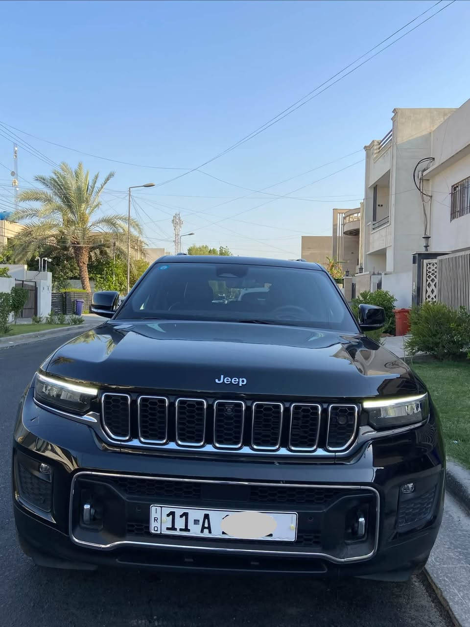جيب كراند شيروكي اوفرلاند  5 راكب
الموديل : 2023 .

اللون : اسود 

المحرك : V6.  3.6L . 

العداد : 44700 الف كيلومتر 
 
*رقم بغداد مميز⭐️

حادث تبديل جاملغ أيسر وربع الدعامية تعديل رأس الشاصي بارد كلش بسيط وشرط الفحص⭐️

المواصفات :

⭐️ دفع رباعي 4x4 . 

⭐️ نظام تعليق هوائي (جكات). 

⭐️ 5 شاشات 3 أمامية  2 خلفية.

⭐️ قيادة ذاتية عند المنعطفات.

⭐️ رادار امامي مع مانع تصادم . 

⭐️ نظام الرؤية الليلية. 

⭐️ تحذير الخروج عن المسار . 

⭐️ مستشعر نوم السائق مع نظام التوقف الآلي 

⭐️ تحذير النقطة عمياء ⚠ .

⭐️ نظام تحذير عند التقاطعات. 

⭐️  نظام تحذير عند تجاوز السرعة المحددة. 

⭐️  نظام عرض المعلومات على الزجاج الامامي (HEAD UP DISPLAY)

⭐️ نظام تقليل الضجيج داخل المقصورة. 

⭐️ إنارة محيطية مع أمكانية تغيير الالوان .

⭐️ شاحن موبايل وايرلس. 

⭐️ تعديل وضعيات مقود السائق كهربائيا. 

⭐️ مرايا تعتيم ذاتي. 

⭐️ المرايا الجانبية قابلة للطي كهربائيا. 

⭐️ نظام الصوت من ماكنتوش مع 19 سماعة. 

⭐️ ويل قياس 20 انج .

⭐️ سقف بانوراما .  

⭐️ شاشه كبيرة 10.1 انج . 

⭐️ شاشة للراكب الأمامي .

⭐️ نظام الخرائط (GPS) .

⭐️ عرض خرائط الطريق على لوحة القيادة.

⭐️ لوحة القيادة بقياس 12 أنچ. 

⭐️ 5 كاميرات خارجية مع بخاخات ماء للتنظيف. 

⭐️ كاميرا للمرأة الداخلية. 

⭐️ تصوير حراري ليلي .

⭐️ المصابيح الأمامية زنون .

⭐️  كشافات الضباب زنون . 

⭐️ دخول ذكي. 

⭐️ بصمة على 5 ابواب للدخول الذكي. 

⭐️ تشغيل عن بعد .

⭐️ الصندوق الخلفيي كهربائي .

⭐️ فتح الصندوق الخلفي مع حركة القدم.

⭐️ فرش المقصورة الداخلية من الجلد الطبيعي الفاخر .

⭐️  اضافات من الخشب الطبيعي للمقصورة الداخلية. 

⭐️  ذاكرة لحفظ وضعيات الجلوس للمقاعد الأمامية

⭐️ مساج للمقاعد الامامية .

⭐️ المقاعد الأمامية كهربائية .

⭐️ المقاعد الأمامية تبريد وتدفئة .

⭐️ المقاعد الخلفية تدفئة وتبريد .

⭐️ ستائر للشبابيك الخلفية. 

⭐️ انارة داخلية LED متعددة الالوان . 

⭐️ حساسات امامية وخلفية . 

⭐️ 5 راكب .

⭐️ مكيف خلفي مع وحدة تحكم منفصلة . 

⭐️ تدفئة مقود القيادة. 

⭐️ مانع تصادم خلفي .

⭐️ بلوتوث تلفون . نظام كار بلي

⭐️ محدد سرعة . 

⭐️ نظام التشغيل والاطفاء الاوتوماتيكي .

⭐️ نظام بريك اوتماتيكي

وبيها بعد مواصفات ممذكوره السيارة نظيفة جداً احلى من الصور* صور الحادث ع خاص 🌸

⭐️السعر 35,500$  الف دولار

للاستفسار الرجاء الاتصال او مراسلة الرقم واتساب 

***********
