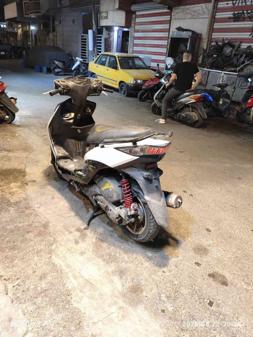 المكان 📍 بغداد اعضمية 
سعر 800 وبيها مجال
للاستفسار ***********
سلام عليكم دراجة سكنس لد للبيع الدراجة مفتوحة بعدها على سحكهة الدراجة نكرة مكينة ناعمة كهربائيات شغالة كلها
