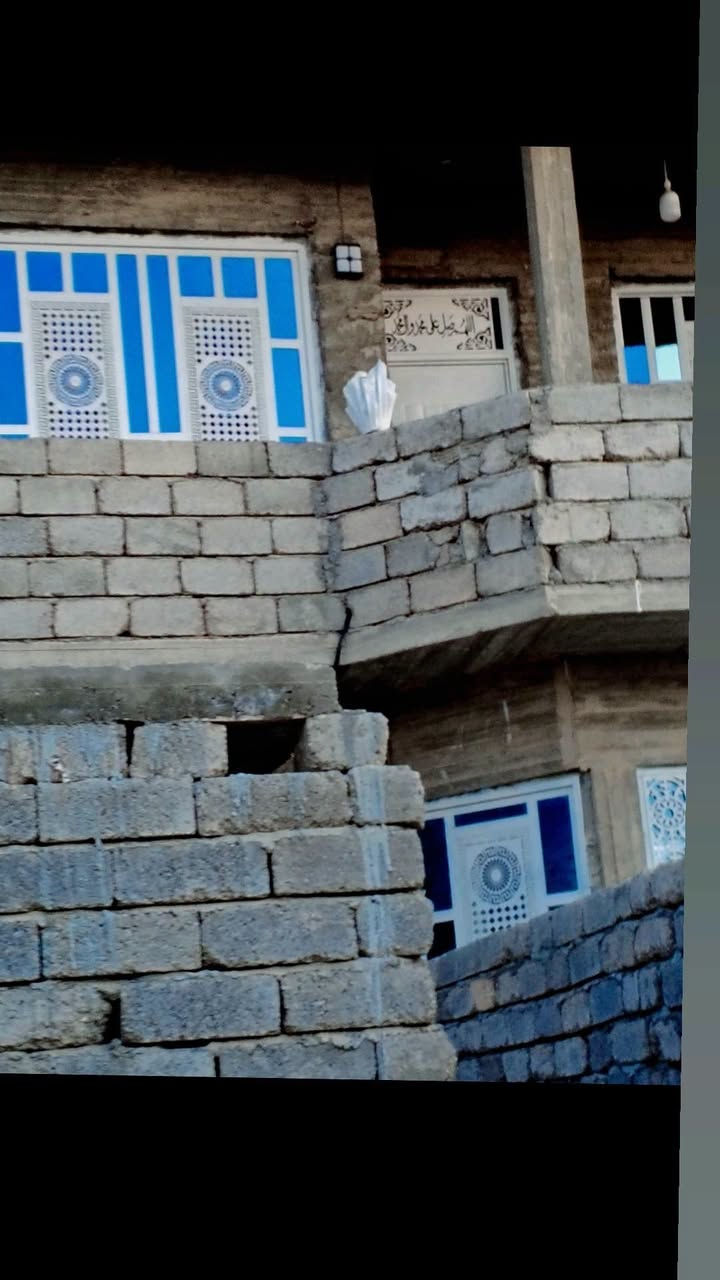 السلام عليكم...... بيوت للبيع نظام مشتملات يصلح مستوصف يصلح مدرسه يصلح منظمه
التفاصيل.....
مجموع الغرف 6 غرف
مجموع الصلات او الهول 3
مطابخ عدد 3
استقبال غرفة خطار خارجيه
سويتات صحيات عدد 5
بناء حديث قبل ٦ سنوات تم الإنشاء داخله كامل فقط واجهيه يرادله وسقوف ثانويه 
مساحة 400 متر طابو صرف 
الموقع والعنوان بيجي الحي العصري خلف جامع الربيع
للاستفسار

***********
