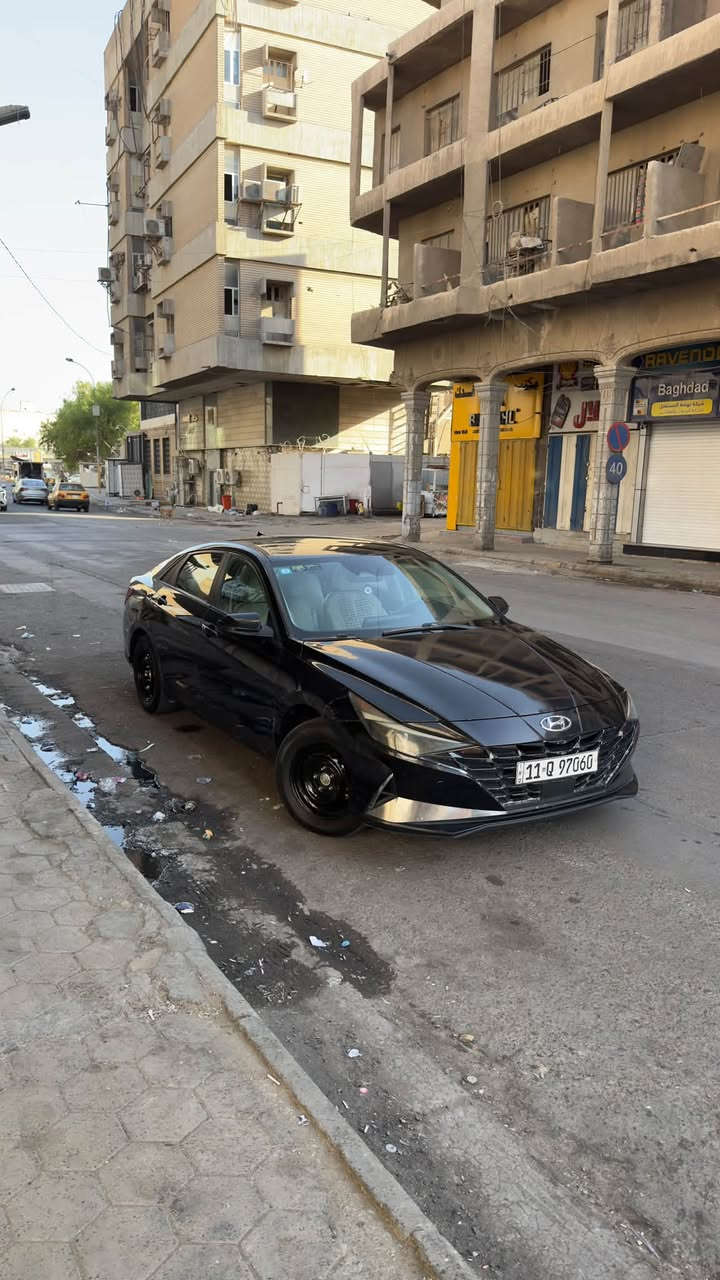 � للبيع Hyundai Elantra

موديل: 2023

اللون: أسود �

السياره حادثه بنيد مصلح + جاملغ بارد وبيه شخط باب الخلفي 

جاهزة السيارة مابيها اي نقص 

شادله عدسات  LED

مكان السياره بغداد /الدورة 

السعر المطلوب ١٢٨ وبيه مجال جدا بسيط 

رقم موبايل : ***********

