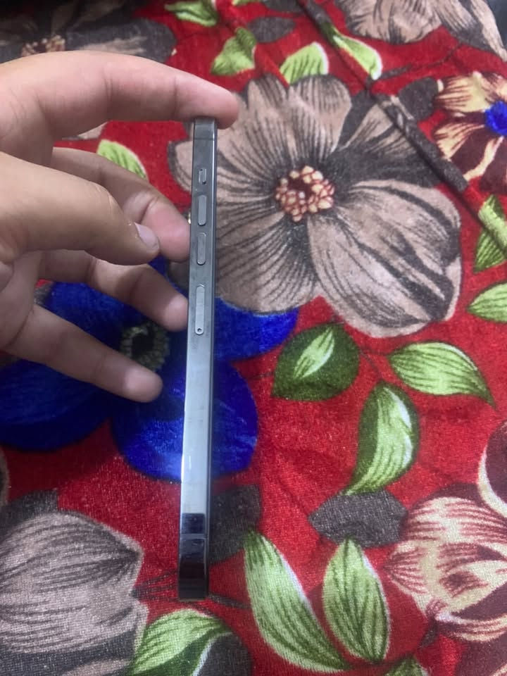 سلام عليكم ايفون البيع جهاز جدا نضيف بطاريه 85 مبدل شاشه اصليه بي فطر مثل ماموضح بصوره مكاني الامين ثانيه  واتساب *********** سعر 550وبي مجال
