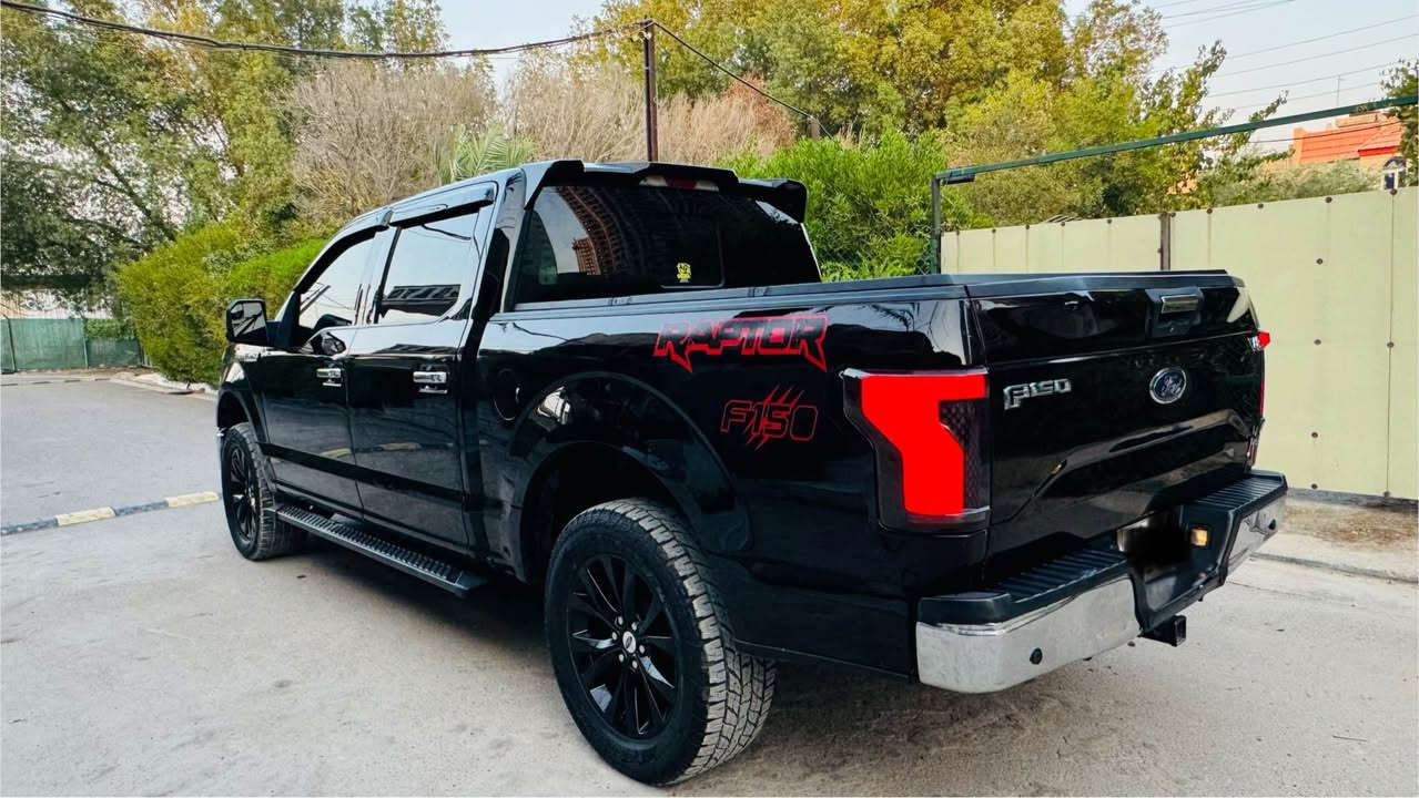 بسم الله الرحمن الرحيم
FORD F150 XLT 2016
الوحش للبيع حادثها باب خلفي يمين وجاملغ خلفي صبغ 3 قطع باب وجاملغ وباب البدي ايرباك برده فقط ماشيه 156 الف كيلو حقيقي محرك V8.  5000 جبار وعلى وضع الشركة شرط ما مفتوح برغي بي كير تعليك المرغوب ارغب فئه بالتراكات السياره عليها ادامه كامله يم الشركة صدر جديد كامل مبدل منظومه تبريد من البنيد إلى الدشبول مبدله جديده وشرط كله من الشركة وكل الفواتير موجوده وتكدر تدك رقمها بالشركة تطلعلك كل التفاصيل السياره مرفعه 3انج ترفيع اصولي بدون تحويرات وشرط الطسه ناعمه تخم تاير جديد يوكاهاما اصلي من الاخير حتى ما اطول السياره مخدومه خدمه كامله والعبره بالشوف مو بالكلام تجي تشوف بعينك وتحكم 
الداخل كنتارا وجلد فصال رابتر حضن 
بجم رابتر
دوسات رابتر 
بكلايت رابتر
عليها منظومه غاز إيطاليه 80لتر حكوميه يعني انسى شي اسمه صرف وأنسى الأزمه وأنسى المحسن والسوبر وكل هاي اللغوه
السياره جاهزه من كل التفاصيل مابيها اي نقص
اسف على الاطاله بس التفاصيل هواي وحاولت اختصرها
السعر 200 ورقه 
مكان السياره بغداد
***********
اخوان لتقارنها باي وحده ثانيه لان السياره مصروف عليها وهي احلى من الصور تشوف وتحكم بغداد, العراق
