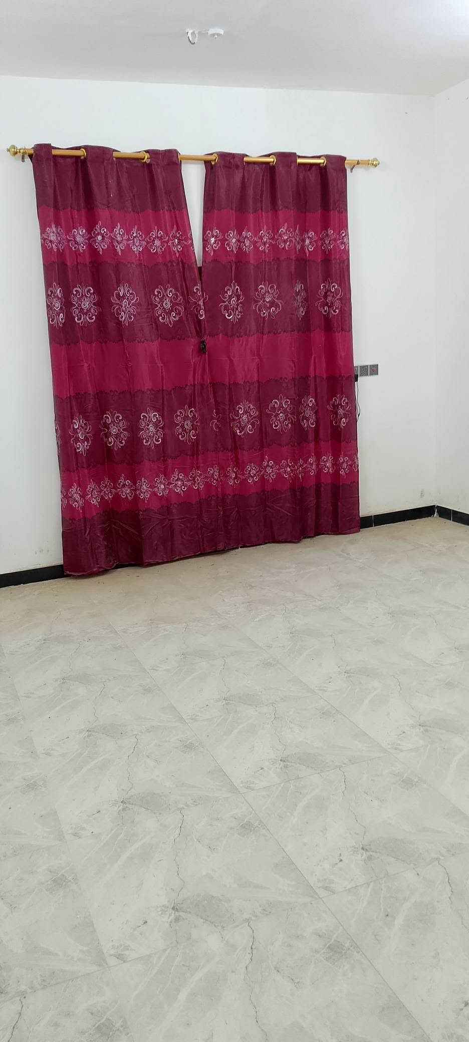 بيت لبيع في حي الحكيم  نزلة الوائلي مساحه 200م يتكون من غرفين نوم وهول داخلي واستقبل ومطبخ وصحيات داخليه وبيتونه كبيره  /ملاحظه البيت مبني من بلوك والسقف صب كونكريت
الاستفسار /واتساب /***********

بيت لبيع في حي الحكيم  نزلة الوائلي مساحه 200م يتكون من غرفين نوم وهول داخلي واستقبل ومطبخ وصحيات داخليه وبيتونه كبيره  /ملاحظه البيت مبني من بلوك والسقف صب كونكريت
