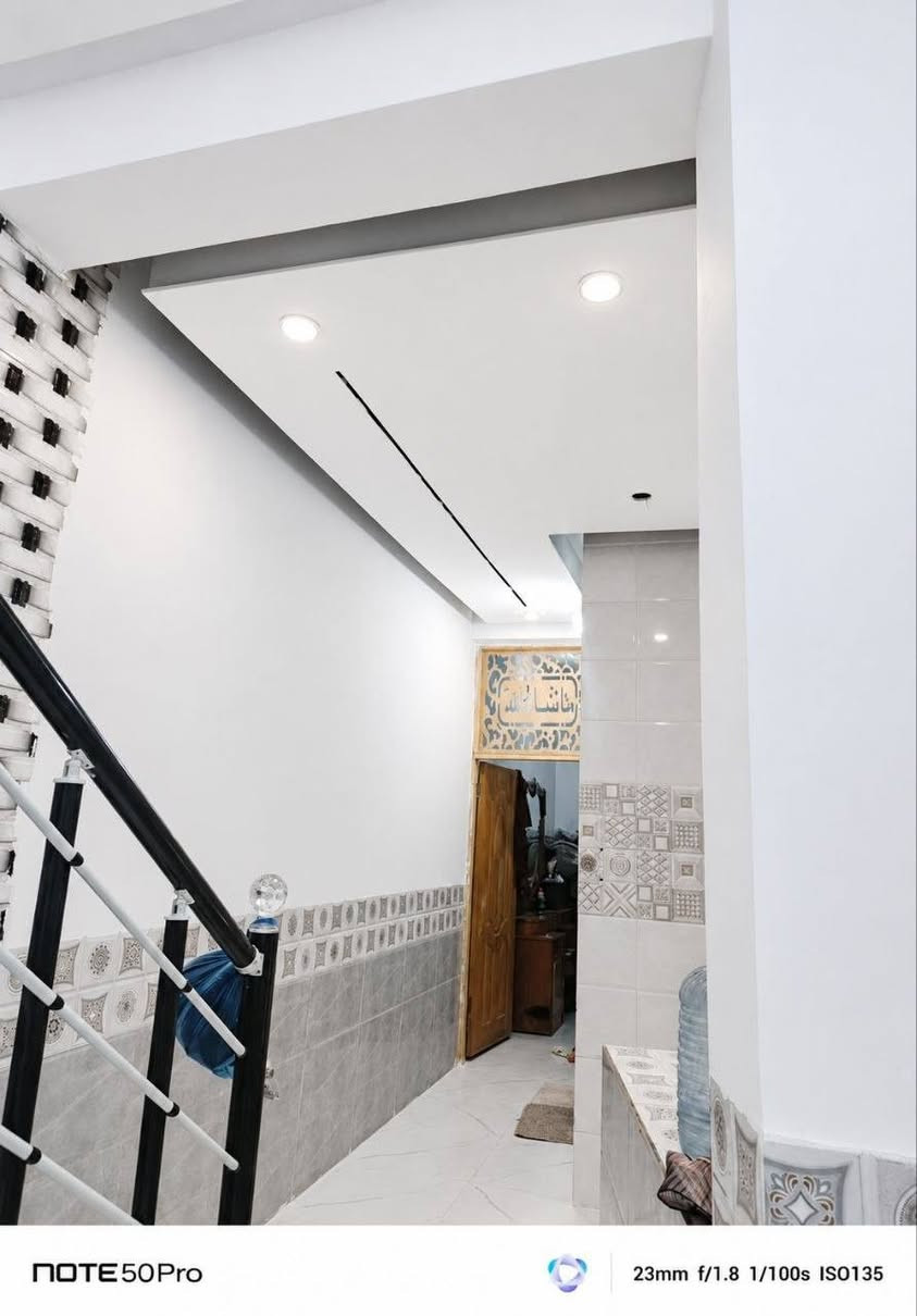 🏡 للبيع بيت بناء حديث درجة أولى 🏡
📍 كربلاء – حي القدس
✅ المساحة: 100 متر
 ✅ طابق ونص
 ✅ طابو صرف
 ✅ غير زراعي وغير مطلوب للدولة
 ✅ بناء حديث ونظيف جداً
 ✅ تشطيب ممتاز ومواد نوعية
💰 السعر: 130 مليون دينار
📩 للاستفسار والمعلومات أكثر، راسلني خاص. *********** كربلاء, العراق

