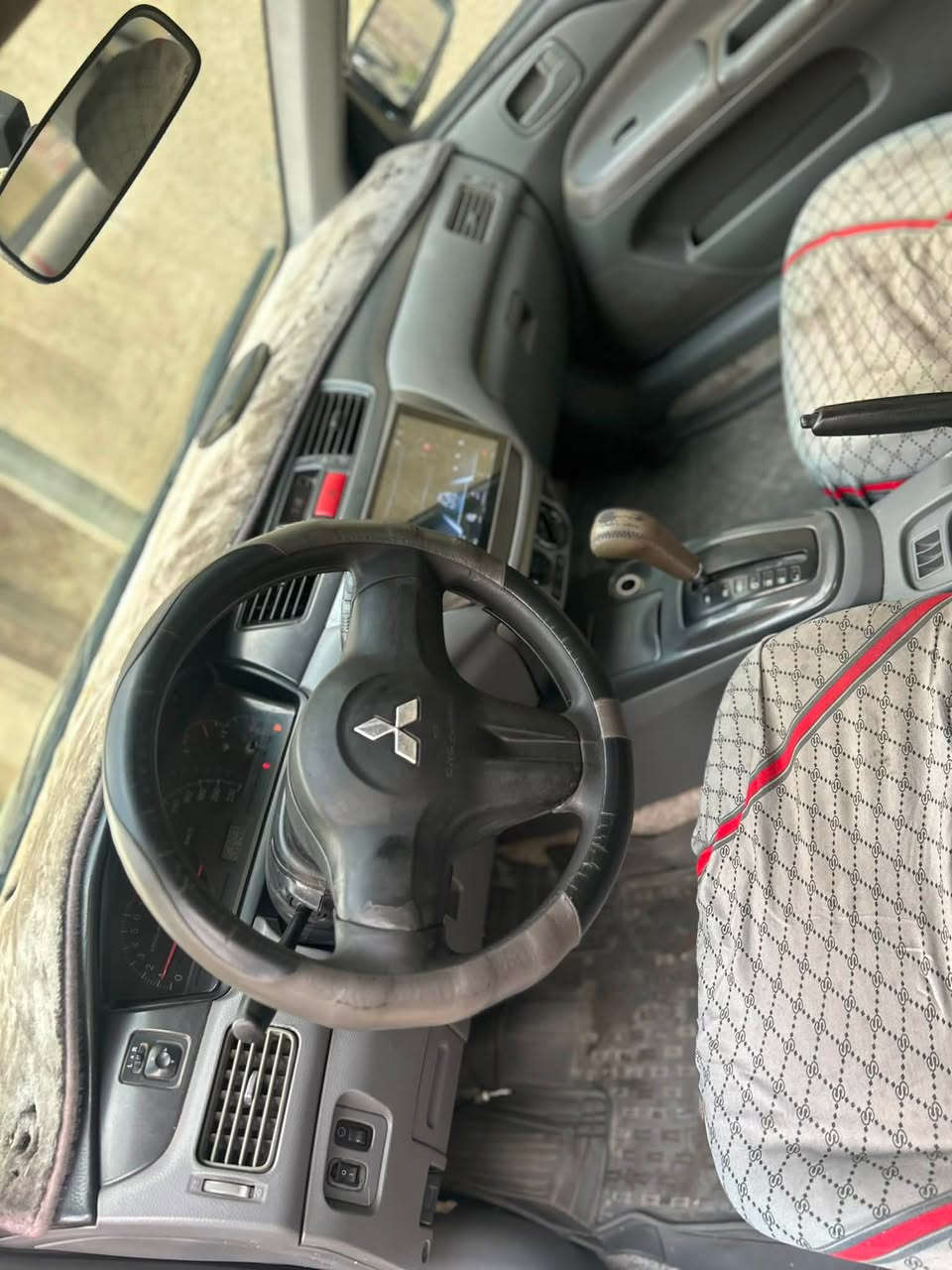 السلام عليكم :

🚘 للبيع ميتسوبيشي لانسر  موديل 2008

•
• اللون: فضي
• السيارة استخدام شخصي•
• شاشة داخلية
• السيارة جاهزة للاستخدام
• داخلية نظيفة ومعتنى بها
• المحرك والقير بحالة جيدة
• الإطارات جيدة
• أوراق السيارة أصولية

ملاحضة : السيارة بدون حادث بغض النضر عن الشخوط وبعض الاثار على البدي  (موضحات  بالصور .)

📍 الموقع: __ بغداد البلديات
💰 السعر: __ 65 وبيها مجال بسيط
📞 للتواصل: __ ***********
