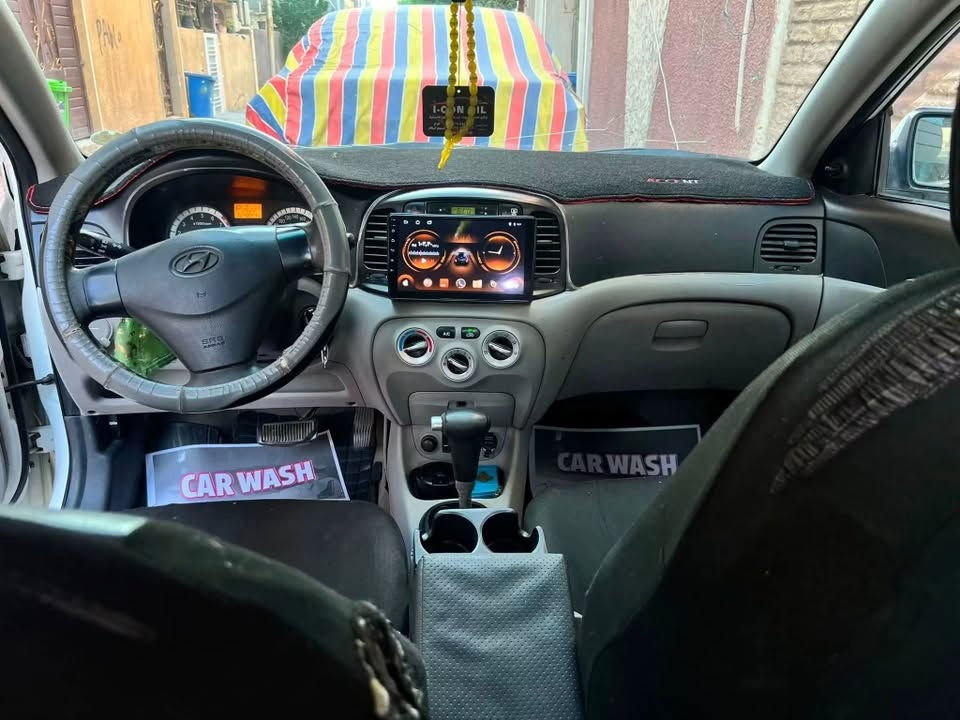 لسلام عليكم اكسنت موديل ٨ خليجي 
سياره خير من الله كشرها كدامك واضح بالصور تجي تشوف وتكلب 
محرك كير كفاله💯
 تبريد خير من الله 🥶
تحويل ثاني يوم متوازي ع بيعتها عارضها ٦٠ وبيها مجال مكان بغداد  
للاستفسار الاتصال بي واتساب ***********
