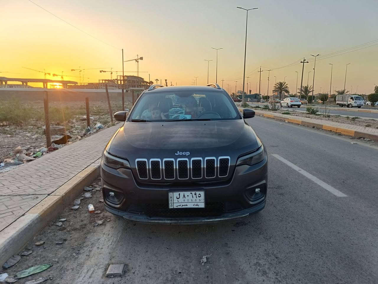 السلام عليكم جيب بزون موديل 2020 السياره مواصفاتها شاشه تبريدها شغال حداديتها جديده صندوق كهربائي ينفتح وينسد والسياره باسمي سعر144 رقم ***********
