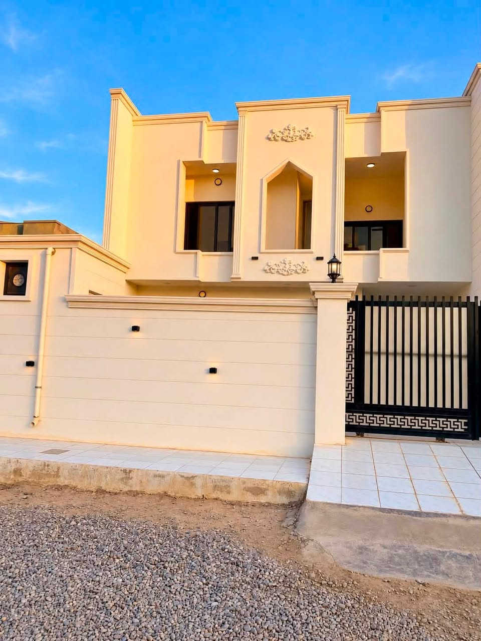 🏠 فرصة سكنية مميزة للبيع في تكريت/ القادسية / شارع ابو عقرب / قرب مسجد اقرأ 

دار بناء حديث بمساحة 300م² | 10×30
🚗 عرض الشارع 15م

✨ دار متكاملة ومهيأة للسكن، تجمع بين المساحة والراحة والتصميم الحديث.

محتويات الدار:
🔹 5 غرف نوم
🔹 صالة ضيوف
🔹 صالة عائلية
🔹 مطبخ حار وبارد
🔹 3 دورات مياه متكاملة
🔹 كراج كبير
🔹 حديقة

◀️لمعرفة السعر وتفاصيل الدار والصور، يرجى الاتصال👇

⬅️للاستفسار: شركة نصير للعقارات
📍 صلاح الدين – تكريت – القادسية – قطعة 500 – وسط الشارع التجاري السايدين :-

ارقام التواصل 👈

📱 ***********
📱 ***********

نص مكتوب في الصور:
- شركة نصير للعقارات ثقتكم ... هدفنا للبيع دار سكنية مميزة المواصفات المساحة 300 م² الأبعاد 10 x 30 عرض الشارع 15 م بناء حديث محتويات الدار غرف نوم 5 صالة ضيوف صالة عائلية مطبخ حار وبارد مجمع دورة مياه متكامل 3 كراج كبير حديقة لمعرفة السعر وتفاصيل الدار وصوره عنه الاتصال على الأرقام في ادناه لطفاً. للاستفسار - شركة نصير للعقارات العنوان - صلاح الدين- تكريت- القادسية- قطعة 500- وسط الشارع التجاري السايدين. أرقام التواصل: *********** *********** عقارك ... استثمار لمستقبلك