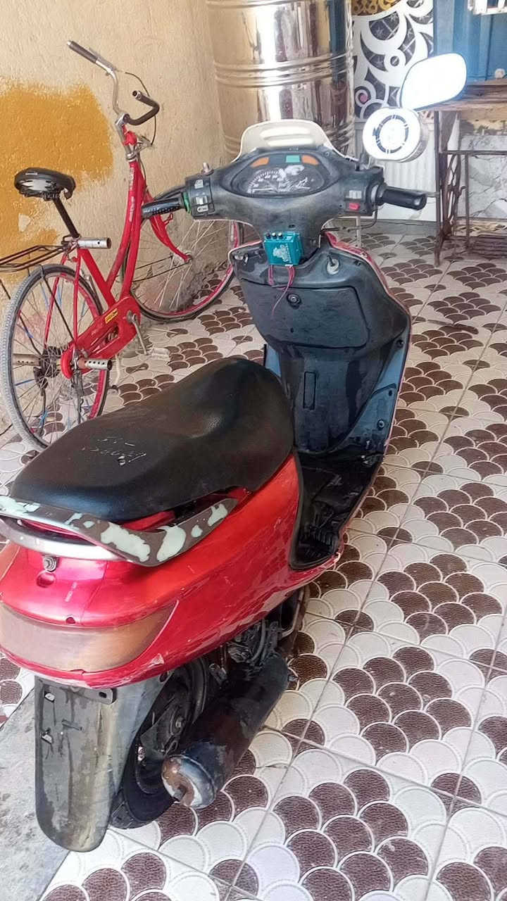 السلام عليكم عندي دراجه فراشه خير من الله كهربائيات سليف الدراجه ما عايز لها برغي ماكينه نظيفه ومستعجل على بيعها ب 300 وبيها مجال واللي يحب يتصل على هذا الرقم عنواني بابل القاسم(***********)
