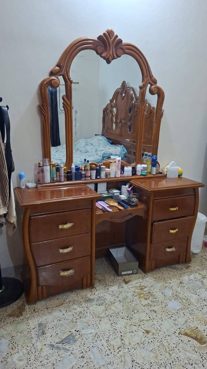 غرفة نوم للبيع
الغرفه نجارة وصاج اصلي 
نظافه كامله 
السعر على الخاص او الاتصال بالرقم
***********
