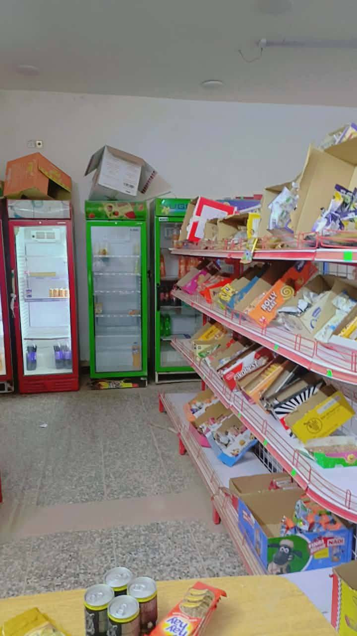 اسواق البيع 6عارضات ميوزه ورفوف وميز حساب سعر مناسب مكاني زاعفرانيه نهاية الأربع شوارع ‏‪***********‬‏
