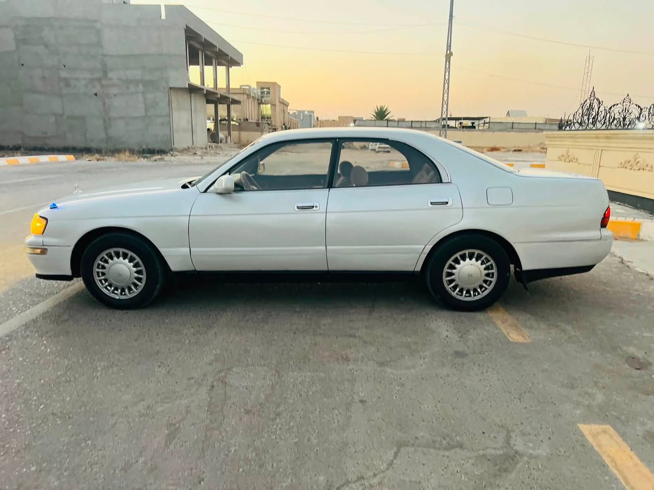 توياتا كراون بطه متصل ياباني موديل 91
رقم صلاح الدين دولي جديد باسمنا شرط التحويل والغرامات 
السيارة محرك وكير شرط 
محرك 2.5 ياباني اصلي شاده جديد شرط بدون اي عيب 
كير شرط بدون اي عيب 
تبريد ثلج شرط 
صدر امامي وخلفي جديد 
كهربائية كل شغالة شرط 
جام كهربائي 
مسجل صماعات كلها شغاله 
سنويه جديد 
رقم جديد 
هزه جديد 
السيارة صبغ جمالية بدون ضربه 
السيارة جديدة داخل وخارج 
السيارة بسعر مناسب جدا 48 وبيها مجال للشراي 
العنوان صلاح الدين تكريت 
للتواصل ***********
