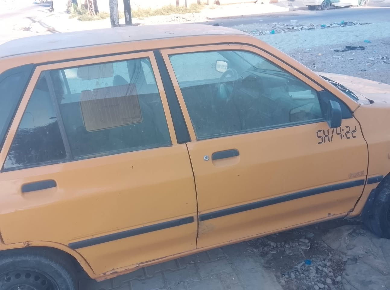 سايبة 11 كير مكيينة جديدة حدادية صدر جديدة
تبريد شغال
بس تاير رادلهة 
13 ورقة بيهة مجال  راعي موجود 
مطلوبة 1300
عنوان الحسنية *********** واساب متواجد
