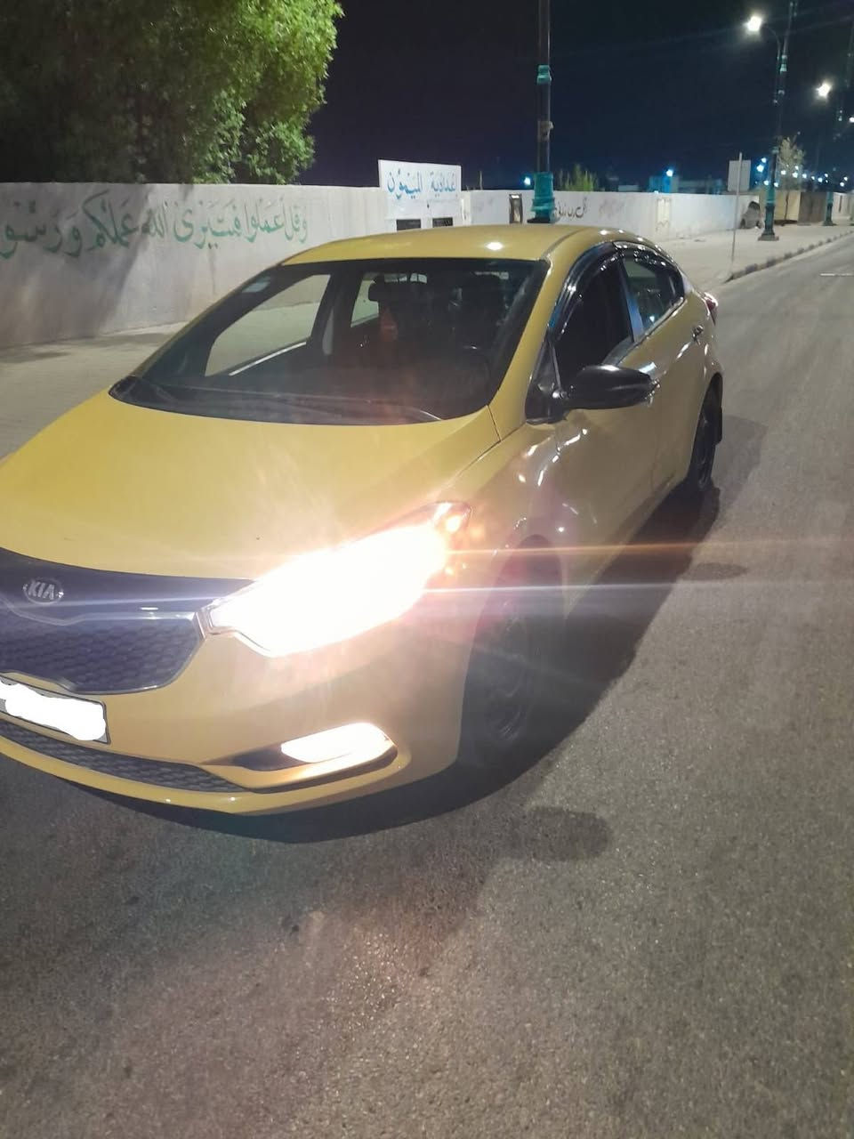 السلام عليكم 
سيارة كيا فورتي موديل ٢٠١٤
رقم بغداد هيئتها مصفرة 
والمداور ثاني يوم محرك ٢٠٠٠  وكير خير من الله تبريد شغال 
شاشة كاميرات
 مرايات شفط
سعرها ٨٨ وبيها مجال للشراي وقابلة للمراوس حتى لو سيارة خصوصي مو مشكلة
***********
***********
