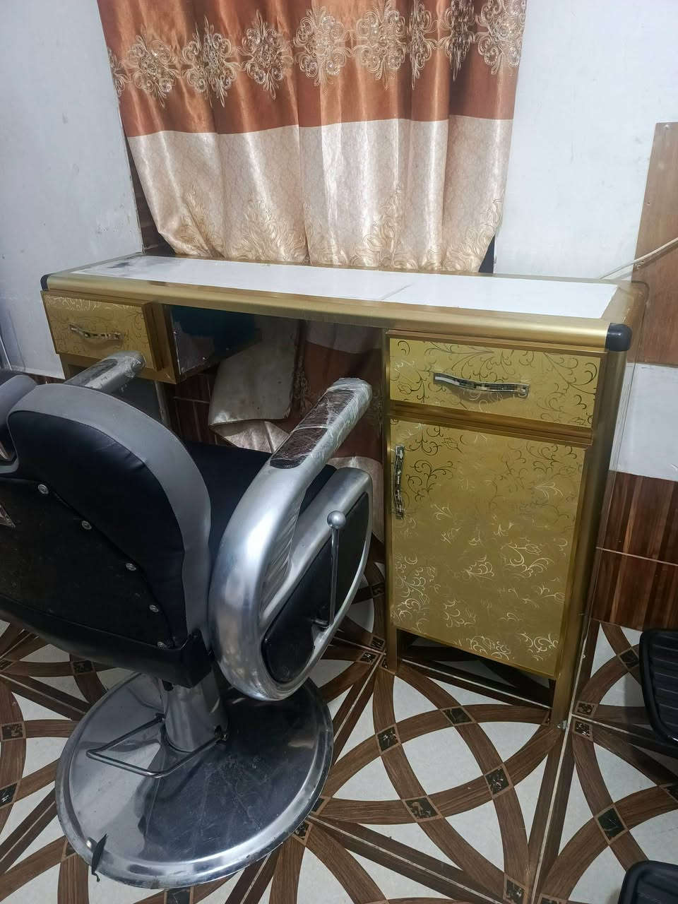 كرسي 💺 حلاقة عدد 7 او 9  كلش انضاف شغال  اخو الجديد مع ميز او مرايه
شبح 👻 اكبر حجي بل شبح 👻
الانبار القائم الكرابله 
السعر 
ع خاص 
او وتساب 
او ع رقم 📱
رجانه 
***********
