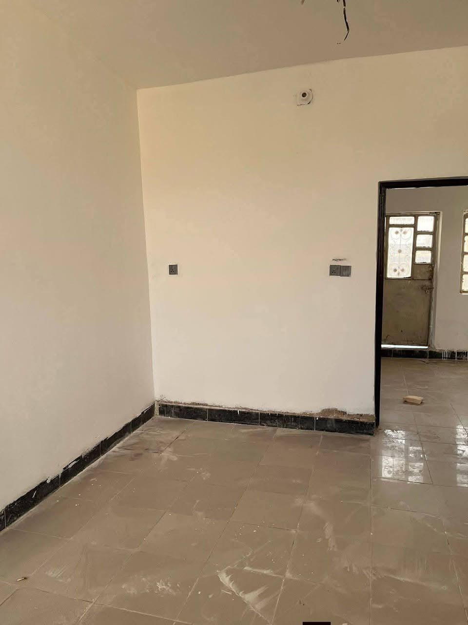 📢 اعلان 📢📢 اعلان 📢 
       👇               👇
⚜⚜ للبيع ⚜⚜ للبيع ⚜⚜
🏠 دار سكني  طابو زراعي ملك صرف 🏠 
📐 المساحة ١٠٠ متر📐 
🌍 الموقع / الحلة / حي الجزائر / خلف ملعب الإدارة المحلية
 
🏤 يحتوي على 🌺 ٣ غرف نوم 🌺 صالة 🌺 مطبخ 🌺 هول 🌺 مجمع صحيات 🌺 
📷 صور البيت  مرفقة مع الاعلان 👇
 ❓للاستفسار ⚜  زيارة مكتب انكيدو للعقارات والمقاولات في حي الجزائر مقابل مكبس التمور او 📞 الاتصال على هواتف المكتب 
☎️ *********** سيد وليد 
☎️ *********** سيد وليد 
☎️ *********** محمد الزبيدي 
⚜⚜⚜⚜⚜⚜⚜⚜⚜

