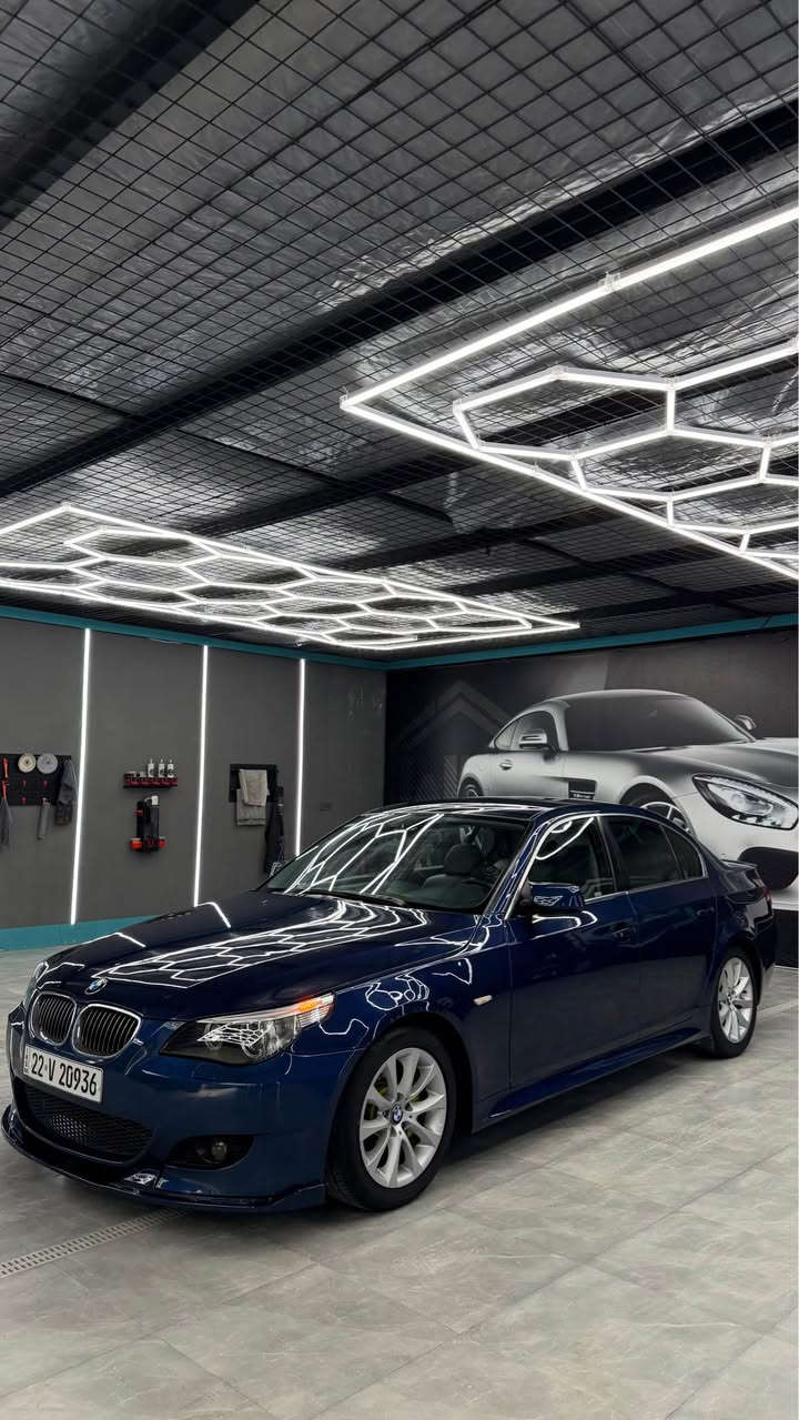 BMW 520i 2003 
محرك 520 بيلاد V6 
گير أوتوماتيك + عادي 
كشنات جلد 
كشنات كهربائي 
تدفئه كشنات 
تحكمات استيرن 
سياره فول فول بس بدون سلايد 
سياره جديده بمعنى كلمه باقي على وضع شركه يعني اي شي ماشيه 317 الف كم 
محرك گير تبريد صدر امامي خلفي كهربائيات بحيث كلوب واحد بل دژبول ما يشتغل كلها شرط كلها 
بيها خمس قطع صبغ بدون ضربه بدون اي شي سونار ناشرها بل منشور سياره من دعاميه لدعاميه بشرط 
مكان سياره كركوك 
سعر 115 ورقه بيها مجال بسيط 
*********** Singapore
