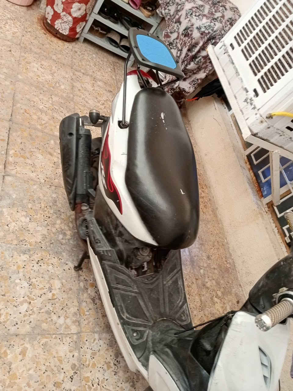 السلام عليكم دراجه ماكس مضلع دراجه شلعه ومعدل دراجه دبل جديد  وبيها اكزوز رياضي اف ام مكينه خرسه  كهربايتها   كلها شغال دراجه بيها  غراض  تزويد  سعر 600وبيها مجال مستعجل علئ بيعتها  مكاني بغداد الشعب الرقم. ***********
