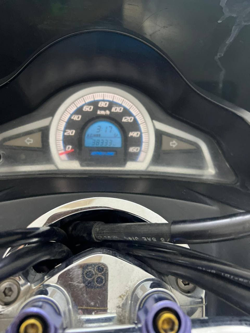 دراجة(PCX)…(الجيل الثاني 
#مال رمبه ماشيه 38 حقيقي 
# الـمكينة 150 حرف (A)
وكاله وكاله ما متعوبه مال جناي🛵🛵
دراجة شلعة معدل كهربائيات كلها شغالة
…دراجــة بـلاديـة جـديدة…
اي نقص مابيها مكفولة كفاله عامه بشرط الفحص كفرات بلادي  دراجه مكفوله 
جيب فيتر وتعال افحص مستعجل على بيعتها
السعر مليون و 600الف وبيهه  مجال بسيط
العنوان الكرخ للاستفسار عل هذا الرقم***********
