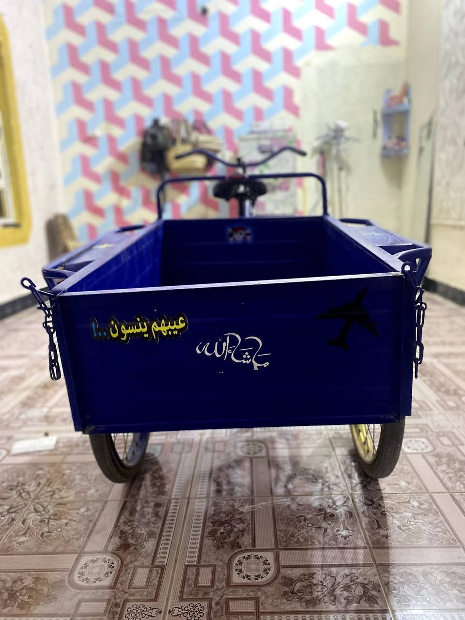 بيسكل دوبه اخ الجديد لون ازرك حالته ممتازة جدا جدا مراوس ابدراجه او مبايل او اي شي واذا بيع السعر190وبيمجال تواصل خاص لو واتساب ***********
