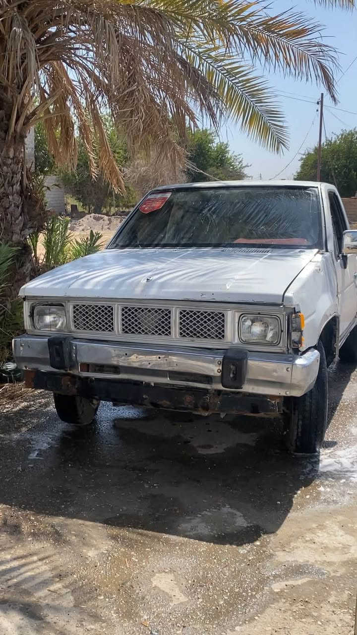 السلام عليكم للبيع بيكم نيسان موديل 1990 كيرها زين محركها يبخر كشرها شوف العين سياره نگره سلف تشغل وتمشي سعرها 11 ورقه  لل اتصال ***********
