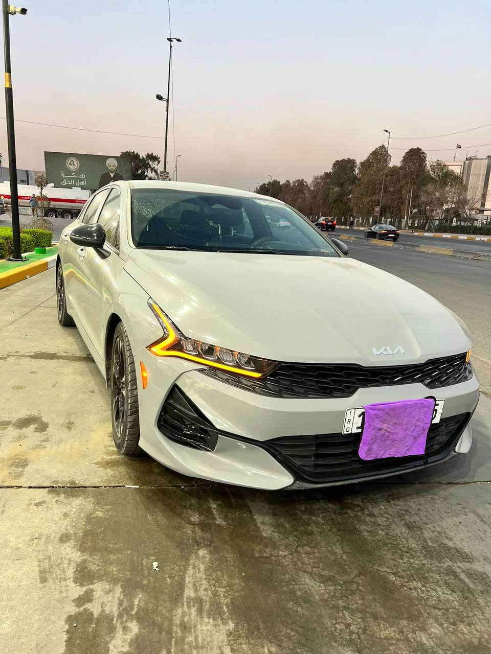 🚘 للبيع Kia K5 GT-Line موديل 2023
📍 رقم بغداد تحويل ثاني يوم
📍 المكان: بغداد – ساحه مضفر 
قطعتين صبغ جاملغ او قبق جنطه ورشه خفيفه بالبنيد شبر بدون دواخل بدون ايرباك جديده سياره ومابيه نقص 

🎨 اللون: سمنتي 
🔥 محرك 1600 تيربو
جاهزه السياره من كل النواحي ومابيها نقص 
🌟 المواصفات:
• داخلية جلد او مخمل اسود كامل رياضي
• كشنات جلد + تدفئة
• ستيرن تدفئة
• تشغيل عن بعد
• بصمة + هاند بريك بصمة
• شحن هاتف لاسلكي
• قيادة ذاتية على الخطوط السريعة
• مثبت سرعة / ماشيه71
• AUTO HOLD
• كير أوتو 

🛡️ أنظمة الأمان:
• ABS
• مانع انزلاق
• حساسات إطارات
• رادار أمامي وجانبي
• مراقبة النقطة العمياء
• رادار الخطوط البيضاء
• توقف ذاتي عند الرجوع

💡 الإضافات:
• لايتات 4 عدسات
• LED + زينون
• بك لايت LED
• مصابيح ضباب LED
• كامرة دوارة
• شاشة + شاشة أعطال
• نظام ملاحة (خريطة)
• Apple CarPlay / Android Auto لاسلكي
• بلوتوث + AUX + USB كار بلي 
• فول تحكم ستيرن
• أشاير بالمرايا
• مقعد كهربائي
• ويلكم لايت رياضي
• أنظمة قيادة: Eco / Sport / Smart / Normal

💰 السعر: 168$  وبيها مجال بسيط  

📞 للاستفسار: ***********
✅ متوفر واتساب فقط
