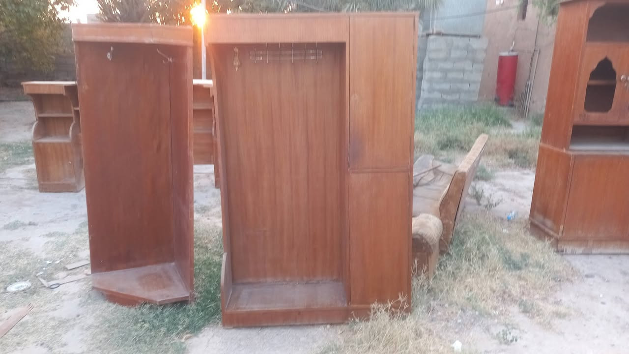 اثاث اخشاب مستعمل 
المكان الحويش 
7 قطع مثل الي بالصورة
السعر 500 الف كلهن 
***********
التواصل ع هذا الرقم
